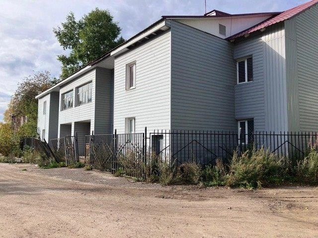 Здание, 2-этажное, общ.пл. 524,2 кв. м., неотделимые улучшения: охранная система, пожарная сигнализация, система видеонаблюдения, право аренды на земельный участок 1133 кв. м: Республика Коми, г. Печора, ул. Свободы, д. 3, 2-этажное здание